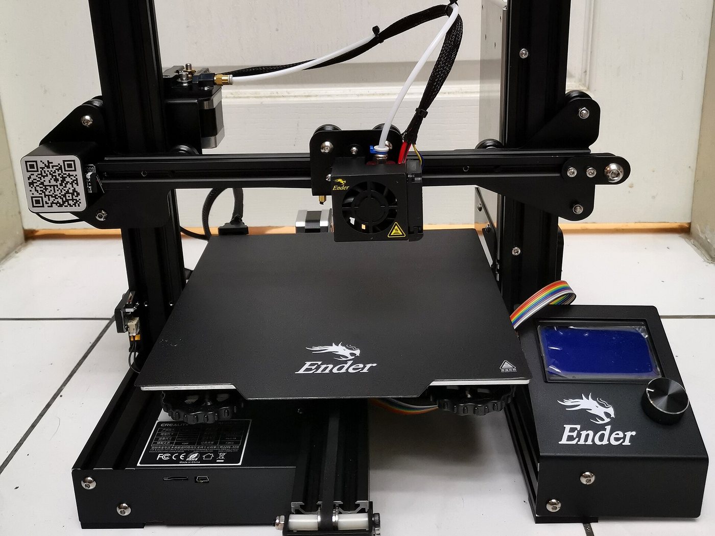 Creality Ender-3 Pro seen from the front: X-gantry with the extruder, the Ender build plate and the display box.